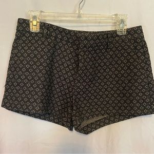 Banana Republic shorts. Black and white fabric  size 4
